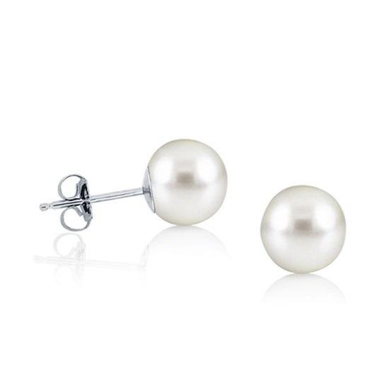 Timeless Elegance: Why Diamond Stud Earrings Are a Must-Have