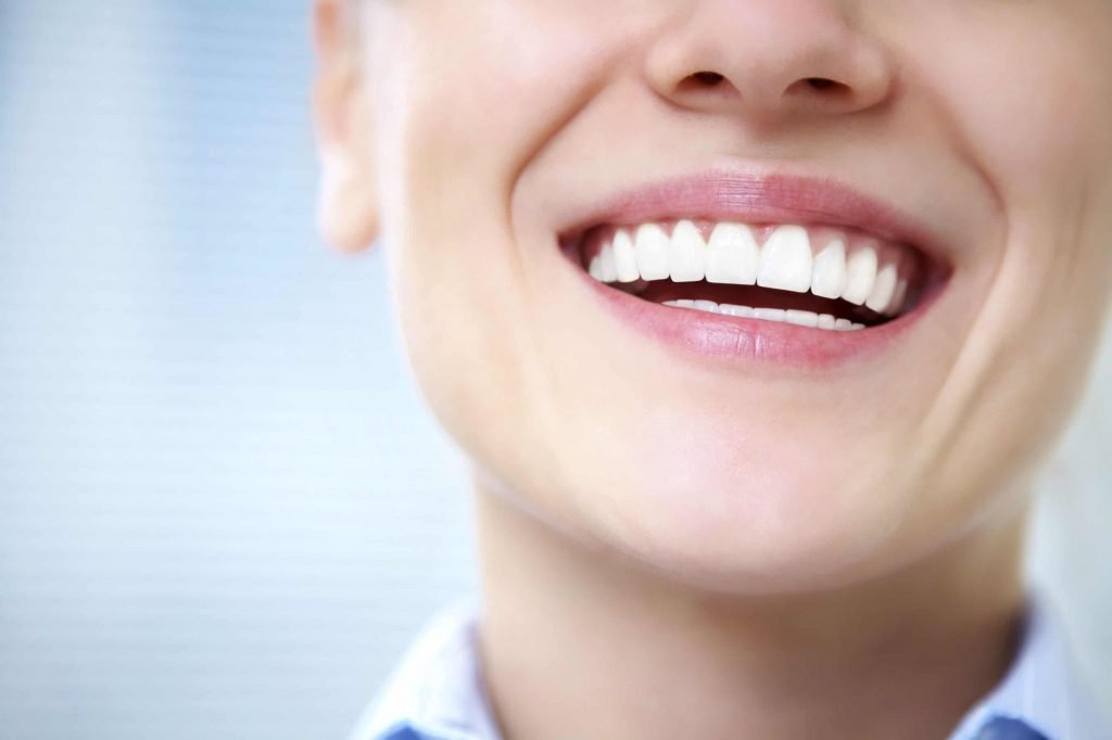 Keep Your Smile Bright This Holiday Season with These 6 Tips